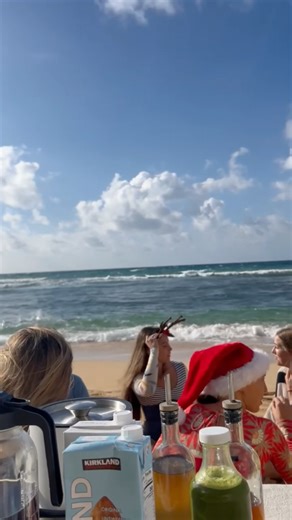 When the girls get out of the group chat ☕️ 🏄‍♀️ 🍵