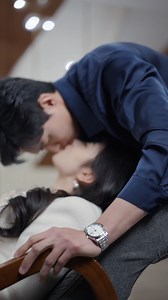 593K views · 8.1K reactions | 搖搖椅的最新用法！The latest use of rocking chair! If you want to watch the full episode, please click <https://dailyshort.go.link/2Qd2T> #失憶老公成了我的金絲雀 #千喆 #王艺阳 #QianZhe #wangyiyang #短劇 #shortdrama #cdrama #短劇推薦 #cdramalovers #fyp #romantic #reelsvideo #lovestory #love #cp #MustWatch #甜寵劇 #dailyshort #吻戲 | 甜心放映室Sweetdrama | Facebook