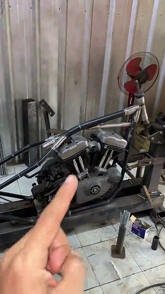 Hallo joni joninyes papah chopper harley lagi aja nic kamu kapan?? Info 085775537352 #chopperindonesia💨💨 #chopper #kabayangarage