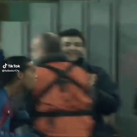 Ronaldinho Sweater Interview and Impressive Football Skills