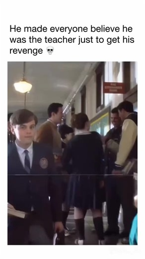 Cinema vibe | Series | Drama on Instagram: "A true story about Frank Abagnale Jr. who, before his 19th birthday, successfully conned millions of dollars worth of checks as a Pan Am pilot, doctor, and legal prosecutor. An FBI agent makes it his mission to put him behind bars. But Frank not only eludes capture, he revels in the pursuit watch on: prime video"