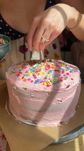Decorate my birthday cake with me!! Funfetti cake, raspberry jam, and white chocolate buttercream…