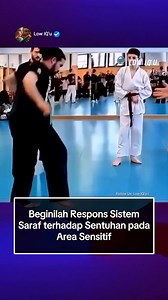 Ini yang terjadi saat area sensitif tubuh terkena sentuhan. Dalam video ini terlihat peragaan latihan bela diri, di mana instruktur dan peserta latihan memperagakan sentuhan dan tekanan ringan secara terkontrol pada beberapa bagian tubuh. Gerakan dilakukan perlahan dan aman untuk menunjukkan reaksi tubuh, bukan untuk melukai. Istilah “weak spots” pada tubuh manusia bukan berarti bagian tubuh yang rapuh, melainkan area yang lebih sensitif secara neurologis karena memiliki kepadatan saraf tinggi d