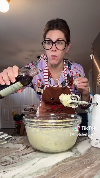 Nothing like a bookmark cookie to get your day started… RECIPE 1 C [220g] Unsalted Butter, room temp 1/2 C [100 g] Sugar 1 Egg (@Pete & Gerry’s Eggs) 1 1/2 tsp Vanilla Extract 3/4 C [105 g] Plain Malted Milk Powder 1/2 tsp Salt (@McCormick Spices) 2 C [280g] Flour (@King Arthur Baking) 8 oz [230g] Milk Chocolate (@tonyschocolonely_us) 1 tsp Vegetable Oil #cookie #adventcalendar #baking #cookwithme #christmas