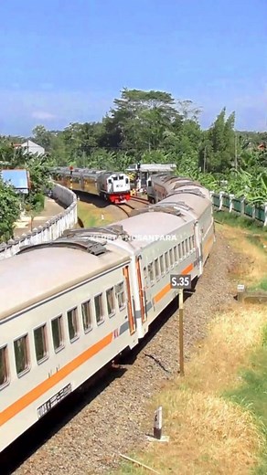 48K views · 985 reactions | Narrow space  #railway #railroad #train | Kereta Nusantara | Facebook