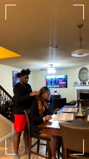 Broken neck prank😂😂#funnyvideo #prank #fyp #scareprank #funnyprank #scare | Viral Clips