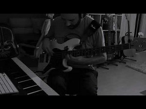 "Major Tom" bass jam, featuring Ditto looper and HotHand3