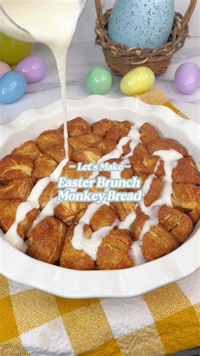 Easter brunch just got sweeter 🐰✨This monkey bread is warm and baked to perfection!