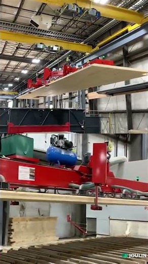 Maximum safety in CLT panel handling