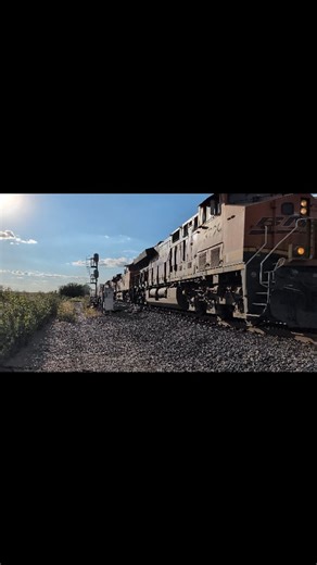 Looking back at this absolutely screaming 5-Engine Z, I can't help but wonder how fast it was actually going. What a scene! #trains #railroad #freighttrain #trainspotting #railphotography #railway | Midwest Railroads