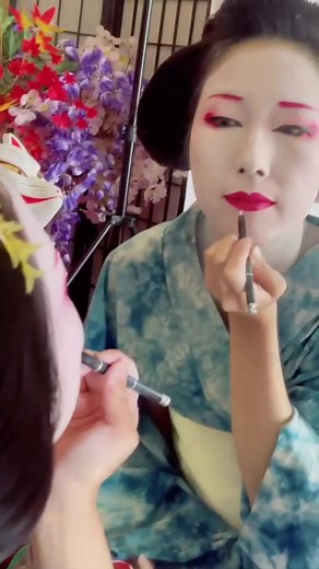 ロシア人のマリアさんが作ったメイク動画