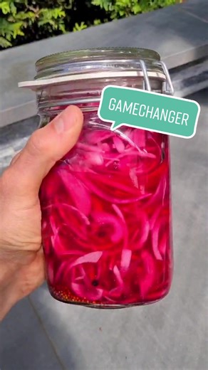 Eingelegte rote Zwiebeln für Pizza und Grillabende