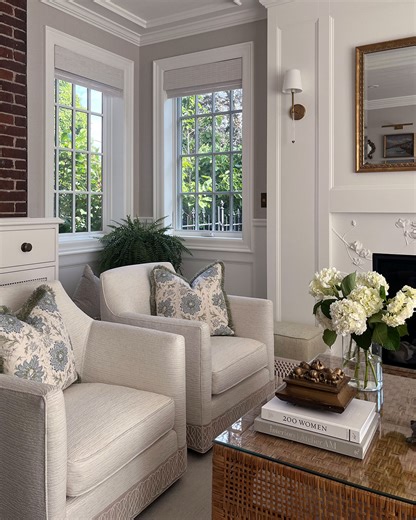 House & Home on Instagram: "WATCH 🎥 [Full video at the link in bio.] This new, 290-square-foot addition to a 1920s Oshawa, Ont., home is a great example of classic, functional design by Christine Elliott. See how Christine wielded warm, neutral tones and textures to make this addition the perfect place for her client to relax. #HouseandHomemag"