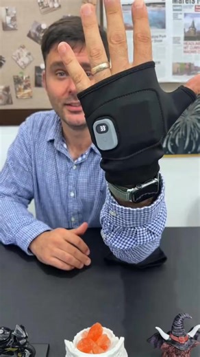 Finally, warm hands on demand. The Ovella Heated Gloves restore feeling and dexterity so you can work, text, and live in total comfort. 50% OFF today only! | Ovella
