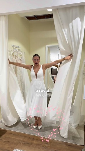 🤍Ki mondta, hogy a menyasszonyi ruha csak hosszú lehet? 🤍 👗A rövid menyasszonyi ruha elegáns, modern, és tökéletes választás polgári szertartásra vagy második ruhának a bulira. Arra figyelj, hogy a szabás kiemelje az alakod, és a cipőd is főszerepbe kerül!👠 👉Fedezd fel outlet árakon a Suit and Wedding rövid menyasszonyi ruháit! 📍Használd az ALIZ5 kódot! Próbáld fel nálunk, és találd meg a hozzád illőt! #suitandwedding #premieroutlet #outletstore #verhetetlenárak #outlet #WeddingReady #wedd