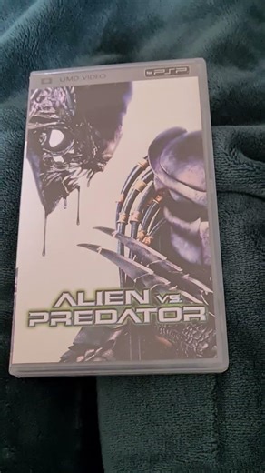 alien vs. predator, watching this umd on psp : like an old forgotten relic