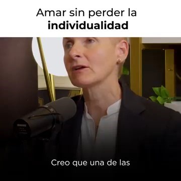 33 reactions |  Liz Gilbert, la voz inspiradora detrás de Comer, Rezar, Amar, te guía para amar profundamente sin sacrificar quién eres en The School of Greatness en Español.  ¡Aprende a equilibrar el amor con tu esencia personal a través de su sabiduría auténtica y consejos prácticos, forjados en su viaje de autodescubrimiento, para vivir relaciones plenas y fieles a ti mismo! | Lewis Howes Español | Facebook