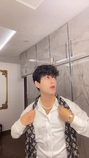 Understanding Light Through Expressive Gestures