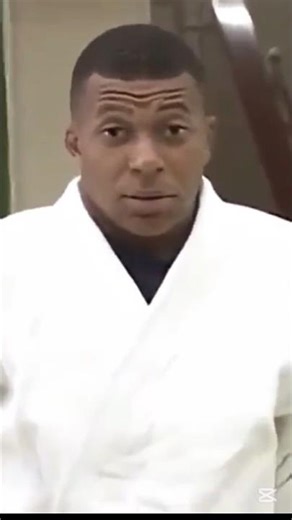 Mbappe funny moments #viral #nbappe #neymarpsg #messivsronaldo #soccercomparison #neymar