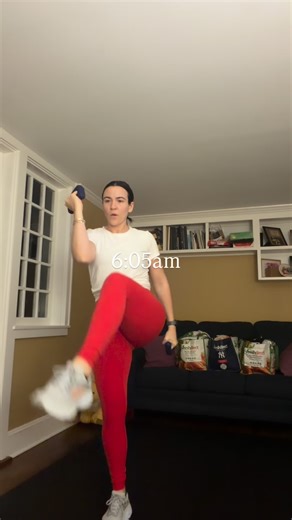 ALEX KNOWLES on Instagram: "I get asked all the time why and how I wake up early. It’s simple. The quiet, alone time before the chaos of mom life starts is irreplaceable. 1. It’s my only ME time 2. Endorphins from my workout help me show up as a better mom 3. I get to clear my head before all the noise / overstimulation begins Give it a try, you won’t regret it. Hair oil: @monatofficial Workout: @thesculptsociety Greens: @perelelhealth • • #mommorningroutine #realisticmomlife #millennialmomworko