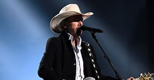 Revisiting Toby Keith's Heartfelt Speech, Unforgettable 'Don't Let the Old Man Walk In' Performance