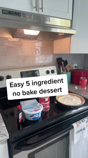 Easy Yummy Cream Cheese Cool Whip Pie Recipe