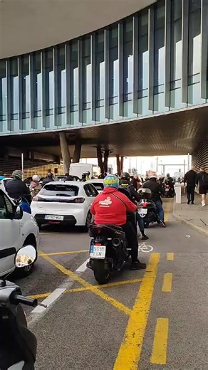 Following last night’s fire & the resulting diversion on Devil’s Tower Road, Kingsway has been gridlocked all the way back to the frontier | GBC News