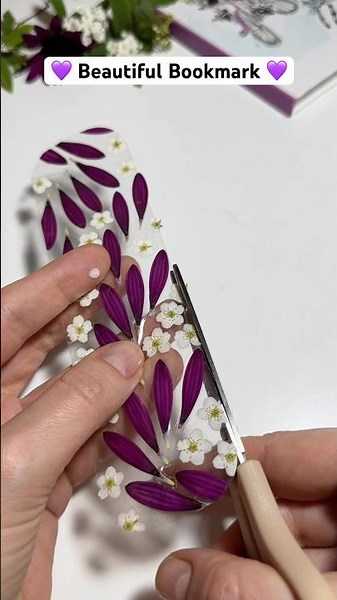 How to make a beautiful bookmark using flowers and tape • a creative idea • fast and simple