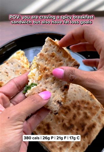 EASY FAT LOSS BREAKFAST: Egg and Cheese Toasties 🍳🫓🧀 The secret to keeping these low cal is to use mini lavash sheets which are only 50 calories but still feel hearty and high volume! The ones I used are from the brand “Atorias” which I like because each mini sheet has 3g fiber. I like eating breakfast higher in protein, fat, and FIBER to stay full especially when in a calorie deficit 🔥 INGREDIENTS: Shredded cheese, 1 oz (I used sharp cheddar) 2 eggs Mini lavash bread, 2 sheets Chili oil, ab