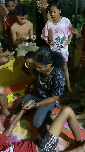 Horseik lokraik alin Abas ba joga bola nia monu mk nia liman tohar, maske tohar ho grasa NaiMaromak nia ita fiar katak nia sei diak fila fali 🙏 | 막내형