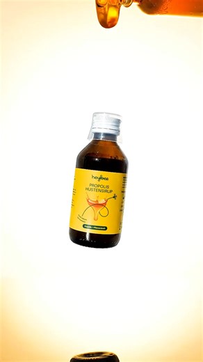 Immer wieder Husten... und du hast schon alles ausprobiert? Wie wäre es mit der Power der Bienen? 🤔 🐝 Unser Propolis Hustensirup nutzt die Apotheke der Bienen, um deinen Husten auf natürliche Weise zu stillen.🌟 💛 Lindert Hustenreiz 💛 Beruhigt den Hals 💛 Propolis Thymian Grindelia 💛 Natürlich und effektiv 👉 Jetzt risikofrei bestellen mit 90 Tagen Geld-zurück-Garantie! | heybee