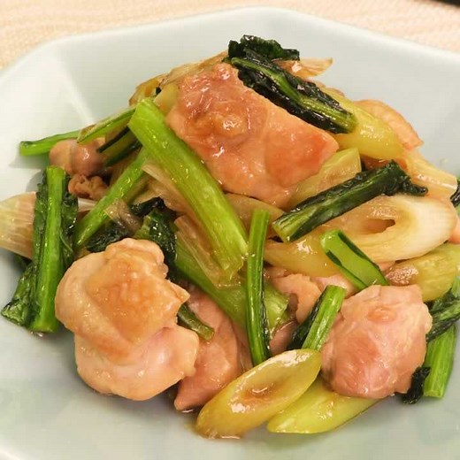 おつまみにもおすすめ！ 小松菜と鶏肉のオイスター炒めのレシピ動画・作り方 | デリッシュキッチン