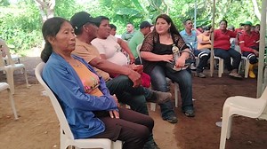 🚨 PRESUNTO FEMICIDIO EN SHUSHUFINDI Consternación en #Shushufindi 😔 Flor Bone Entsakua fue hallada sin vida en el sector Palmeras del Ecuador, con múltiples heridas de arma blanca. Era madre de dos niños y, según sus familiares, había recibido amenazas de su conviviente, quien hoy está detenido como principal sospechoso. La comunidad exige JUSTICIA y que este crimen no quede impune. #JusticiaParaFlor #NiUnaMenos #Shushufindi #Femicidio #Ecuador #TVNetLago | TvNet Lago