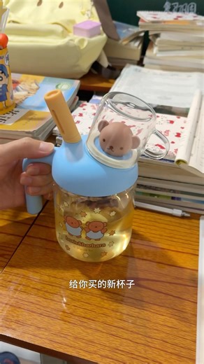 在学校没有比我同桌送的水杯更可爱的了#多喝水 #萌物 #玩个很新的东西 #杯子控 #可爱