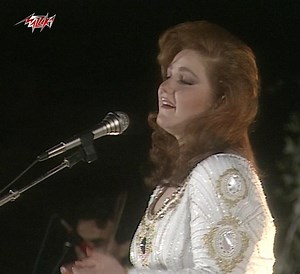 أنا بعشقك أنا كلي لك أنا 😍 #ميادة_الحناوى #مزيكا | مزيكا Mazzika