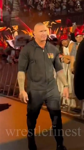 Randy Ortan arrive on Smackdown For Wrestlemania #shortfeed