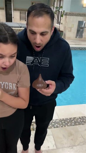 Snow Cone 🗑️ Giant Kiss 😍