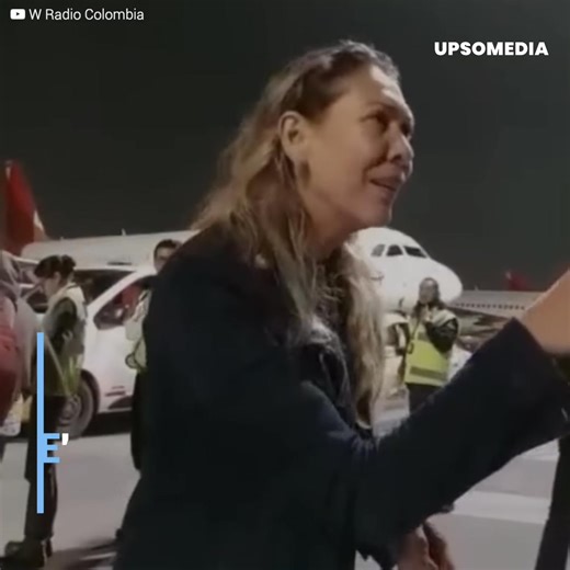 “Le respect je le dois à mon mari qui est colonel, pas à un policier qui n’est personne”. En Colombie, une femme pensait pouvoir humilier un policier dans un aéroport, mais elle a fini par le regretter. En arrivant à destination, les autorités l’attendaient pour l’accueillir. Et le pire est arrivé quand ils ont vérifié son identité: elle a été totalement ridiculisée. Abonne-toi pour voir plus de vidéos http://bit.ly/yt-positif | Formidable