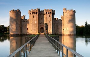 10 Ways to Build a Moat in SaaS.  But AI is Also Making Them Weaker.