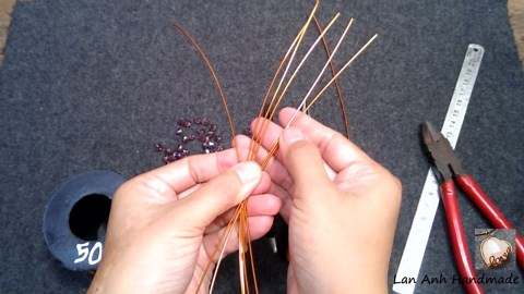 Wire bracelet with crystal beads - How to make wire jewelry 89