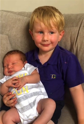 Kids meeting their siblings ! Toddler and newborn 🤣🤣🤣#funny #baby #funnybaby #cutebaby #toddler #newborn #siblings #funnyvideo #babiesoftiktok #kidsoftiktok #foryou #usa🇺🇸