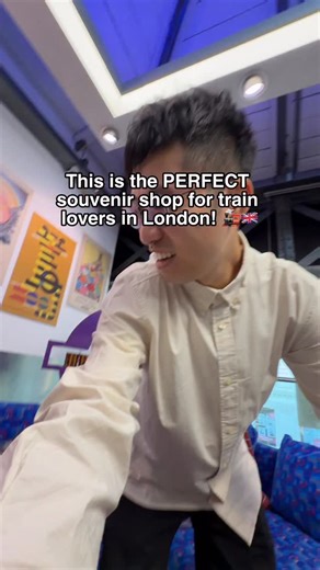 If you are a train lover or just looking for unique London souvenirs, you have to visit the London Transport Museum in Covent Garden!🚆💙 Their gift shop is a treasure trove of London Underground themed goodies and you can find the cutest and colourful Tube map cushions, mugs, tote bags, socks, keychains, and T-shirts inspired by the city’s iconic transport system! 🛍️✨ You will also find collectible models, posters of vintage train designs, and stylish home decor pieces that make perfect souven