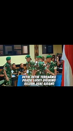 Detik-detik menegangkan usai sidang kasus kematian Prada Lucky Namo di Pengadilan Militer III-15 Kupang, Rabu (29/10/2025). Suasana ruang sidang mendadak riuh saat para terdakwa digiring keluar oleh petugas. Tangis, amarah, dan teriakan keadilan pecah dari keluarga serta masyarakat yang hadir menyaksikan langsung jalannya persidangan. Pelaku harus dihukum seberat beratnya jangan lagi ada korban seperti lucky #KeadilanUntukPradaLucky #SidangPradaLucky #PengadilanMiliterKupang #PradaLuckyNamo #Usu