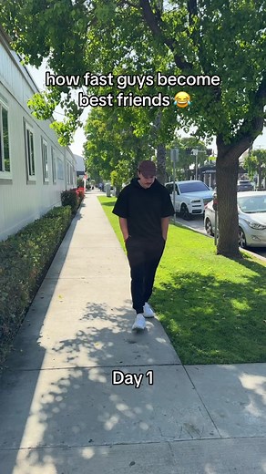 Dudes will create Tender Moments and not even know each others first names 😂 #hardeespartner #tendermoments #thepointerbrothers @Hardee’s