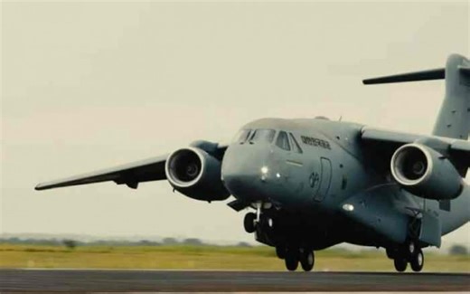 공군 차세대 수송기 C-390 밀레니엄, 브라질서 초도 비행 성공