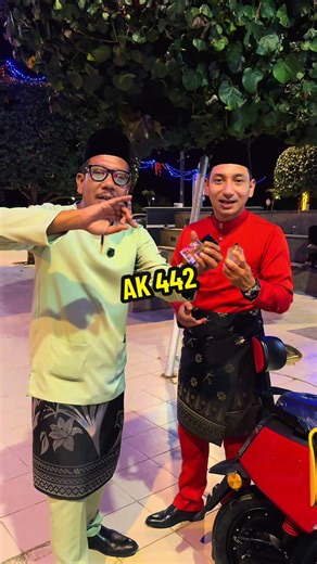 Zizan keno bare palo kande terus dio mari dengan teringat bau dia,paling jahat lifestyle dan agresif memang buat tak tido malam,cer bagi komen sikit hok try dah staro mano bau minyak wangi AK442 #tokayohskodaskoda #minyakwangi442 #tokayahskodalegacy #saportmember442 #kedaitokayah442