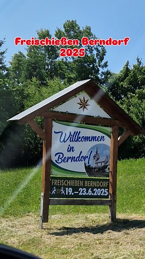 Rückblick auf das vergangene Wochenende bei unseren Freunden der @schuetzengesellschaft_berndorf 4 Tage voller Partystimmung, Musik, Sonnenschein, Begeisterung, Herzlichkeit und Spaß mit vielen tollen Leuten. Wir freuen uns jetzt schon auf das nächste Freischießen 2032 🎶🥳 #musikverbindet #musikinpaderborn #blasmusik #elsen #berndorf | Bundes Schützen Musikkorps Paderborn Elsen e.V.