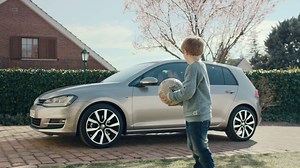 Aus alt mach neu: jetzt alten Diesel abgeben und attraktive Prämien* sichern. #umweltpraemie #volkswagen Mehr dazu unter https://www.volkswagen.de/umweltpraemie -------------------- *Im Aktionszeitraum vom 08.08.2017 bis 31.12.2017 erhältst du beim Kauf eines ausgewählten Fahrzeugmodells der Marke Volkswagen Pkw und nachgewiesener Verwertung deines Diesel Pkw Altfahrzeugs (Schadstoffklasse Euro 1-4) eine modellabhängige Umweltprämie. Das Angebot gilt für Privatkunden und gewerbliche Einzelabnehm