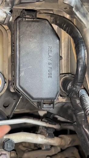 Alsharifauto on Instagram: "Relay And Fuse Box Cover Lock Open #relay #fuse #box #lock #open"