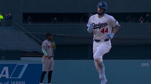 Pages' three-run jack gives Dodgers the lead